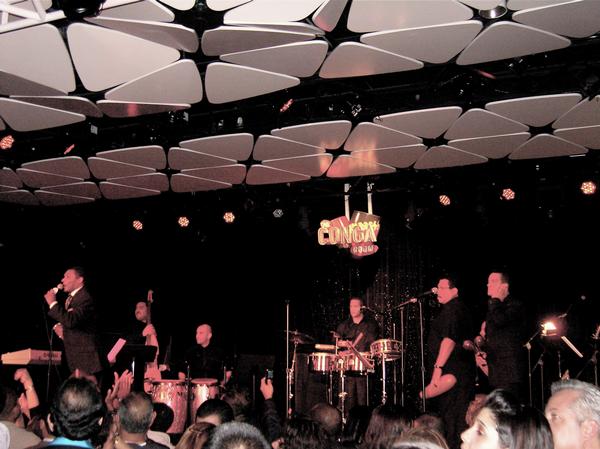 El Canario Performs his best hits elcanario21